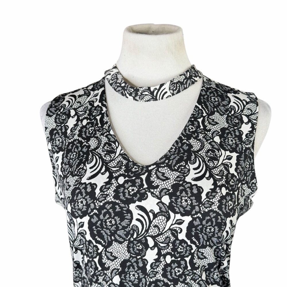 White House Black Market White & Black Floral Faux Lace Keyhole Tank - Medium - Picture 3 of 15